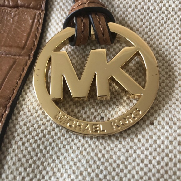 Beautiful Michael Kors Bag - Picture 4 of 6